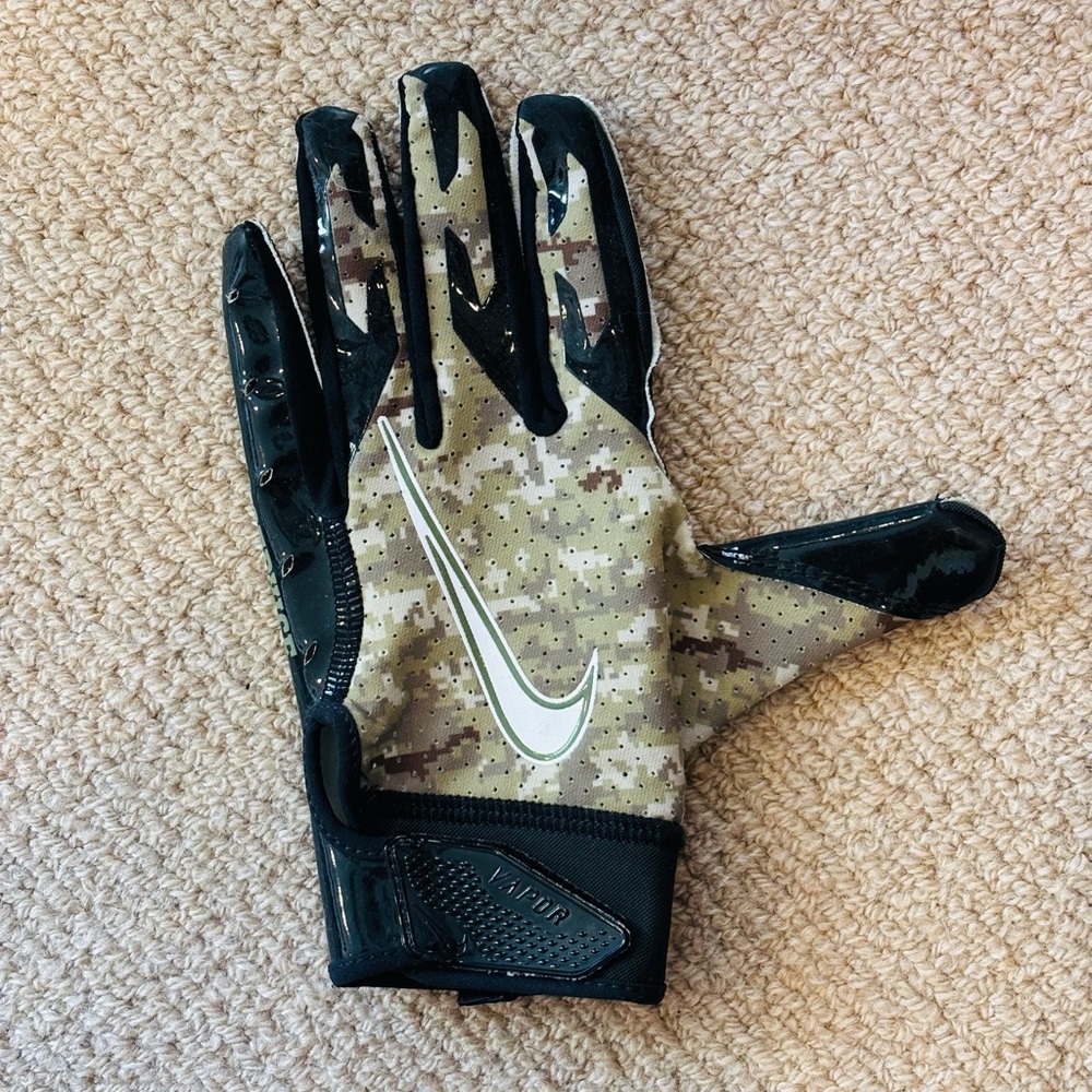 Nike Football Vapor Jet Youth LEFT HAND ONLY Glove NFL Salute to Service Camo